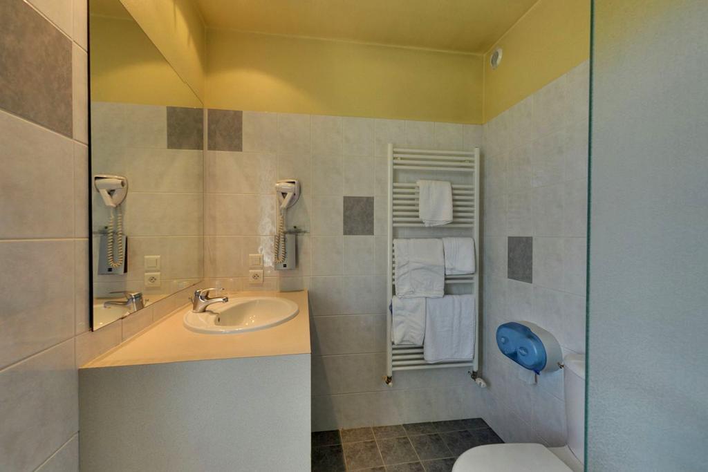 Logis Auberge Des Vieux Chenes 말레모르 외부 사진