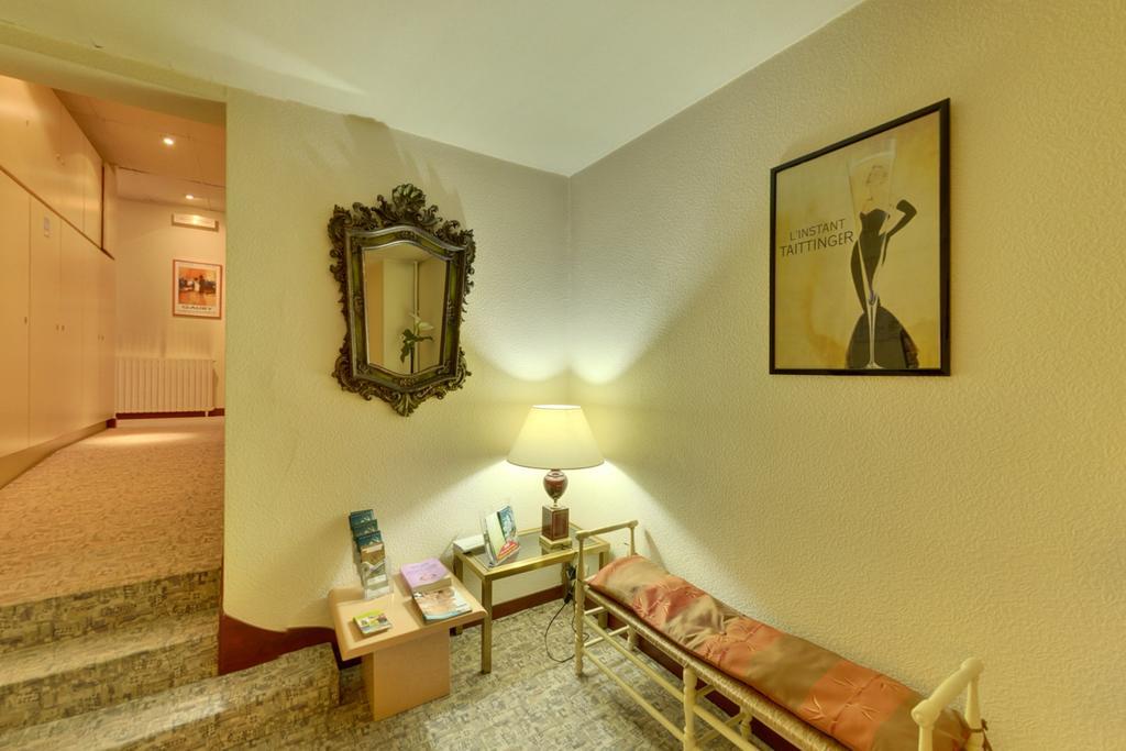 Logis Auberge Des Vieux Chenes 말레모르 외부 사진
