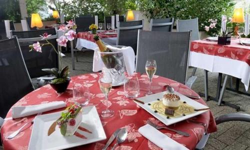 Logis Auberge Des Vieux Chenes 말레모르 외부 사진