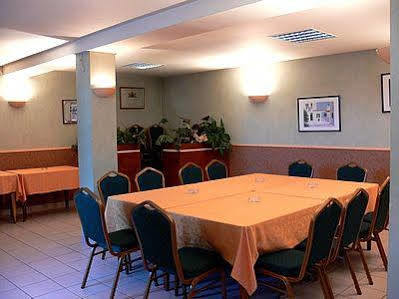 Logis Auberge Des Vieux Chenes 말레모르 외부 사진